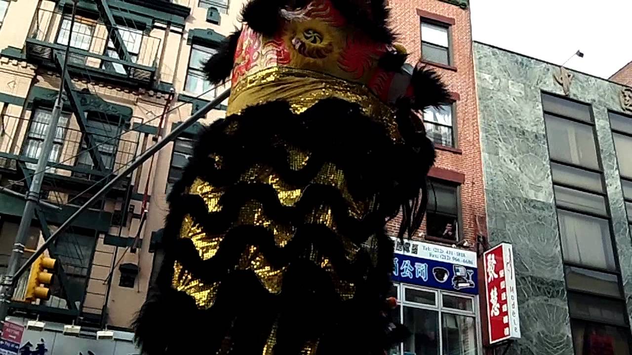 Chinese Lunar New Year~Chinatown/NYC~2012~Acrobatic Lions Dancing~NYCParadelife - YouTube