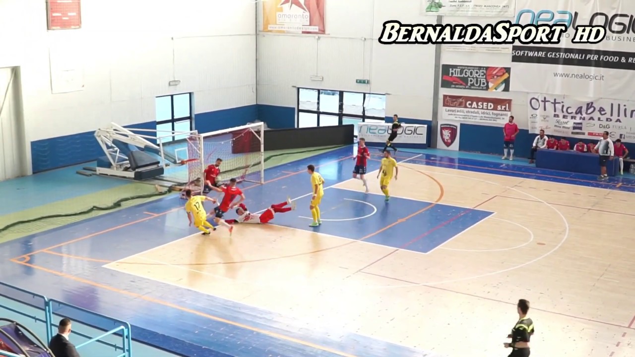 16a giornata Serie B Futsal Bernalda vs Parete C5 gli highlights - YouTube