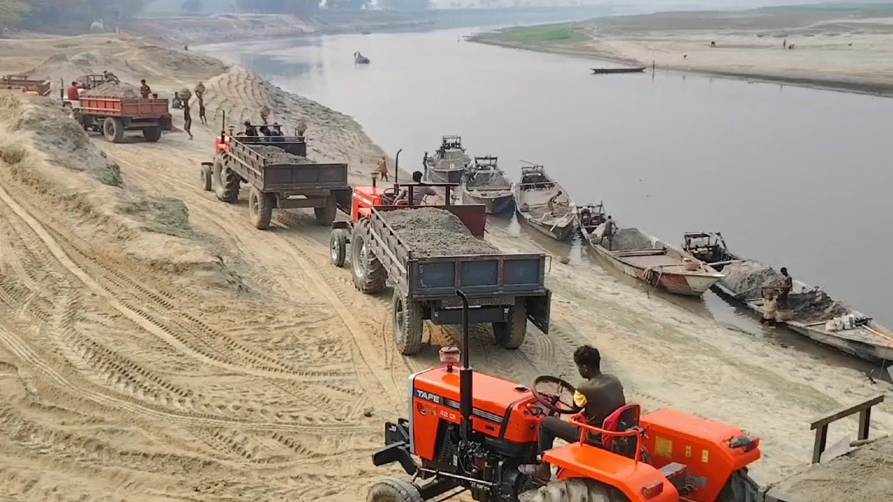 Tafe 42 new tafe 7250 di tractor loading by boat, 