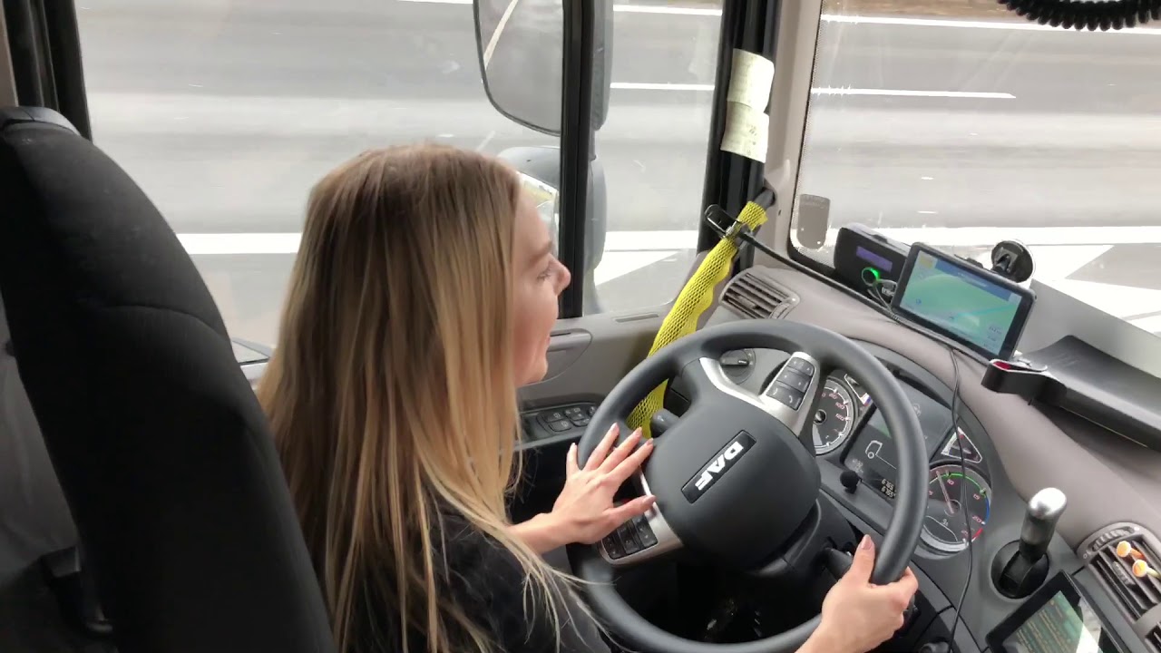 Jazda ciężarówką. DAF CF. Karolina GUGA trucks. Truck Driver