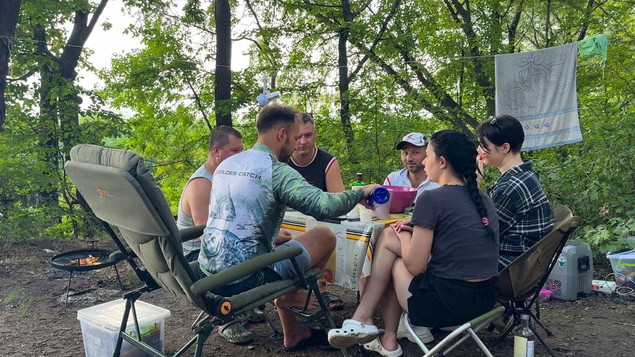 🐠🐟 ВОДЫ НЕТ, а РЫБА ЕСТЬ / КЕМПИНГ в КОМПАНИИ в ЧЕРНОМ ЛЕСУ / ЖАРЕНЫЙ СОМ / УХА / ПЕЧЕНЕГИ 2025 🐠🐟