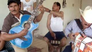 Video thumbnail of "el indio en la dura"