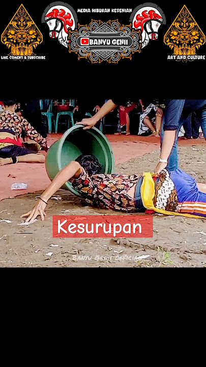 NGERI !!! Kesurupan jaranan kuda lumping nyeruduk tak terkendali