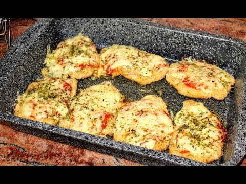 Видео: Хрупкави пилешки рулца с картофена салата и печени домати