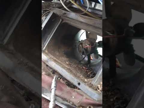 Промывка радиатора печки УАЗ 3303,новый расшеритель и сюрприз в печке!!!!
