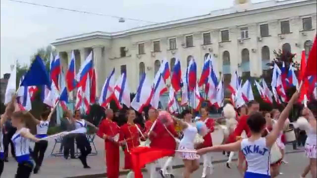 Демонстрация крым. Первомай в Симферополе. Первомай Симферополь фото.