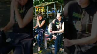 Bule Cantik Suka Minum Arak Bali.