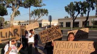 Quinta semana de protesta en Chatham Village 16331 Mcfadden Ave Tustin,CA 92780