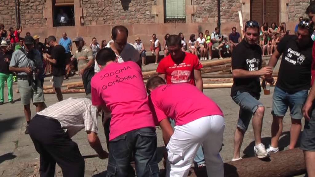 Fiestas de Vinuesa 2013. Pingada del mayo, parte 1 (de 5)