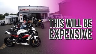 Having Some Work Done - THIS WILL BE EXPENSIVE!
In this episode of Hey Smo, you reckon life would like to f**k you any harder? I take the STR in for two replacement tyres and an oil change only to find out its going to be quite a bit more expensive than I thought! Good job I had some savings =)
But the real question is... did I make it to the Skype call in time?
Yes, yes I did =)
Check out todays Subscriber Spotlight, Triumph Gunner here;
https://www.youtube.com/channel/UCqOkmN4OHlRTSOoYDr-7DlA
Support the Channel!
Stickers: http://officialsmo.com
T-Shirts & Hoodies: https://officialsmo.spreadshirt.co.uk
Keytags: https://motoloot.com/collections/smos-loot
Patreon: http://www.patreon.com/officialsmo?ty=h
Follow Me!
Twitter: http://twitter.com/smoiow
Instagram: http://instagram.com/smoiow
Twitch: http://www.twitch.tv/officialsmo
Contact: smosupersport@gmail.com
Special thanks to;
Markus Ryan, Ride_47, Harry, Dennis M, CarmelSack, Mattias N, Klaus, TBBSBailOut, Zoe B
Camera Gear;
GoPro Hero 4 Silver Edition http://amzn.to/2bW9j0k
- Polar Pro Frame 2.0 Polariser http://amzn.to/2c3IgSJ
- XCSOURCE Skeleton Case http://amzn.to/2c3Hvt4
- Drift 3.5mm Mono Microphone http://amzn.to/2c3HzsH
Drift HD Ghost http://amzn.to/2bWa8Gm
Nikon D5200 DSLR http://amzn.to/2bW8WD9
- Neewer Pro Slidecam http://amzn.to/2c3IMjL
- 2x Manfrotto Compact Tripods http://amzn.to/2c3In0H
Motorcycle Gear;
Shoei GT-Air
Shoei QWEST
Triumph Gloves
Spada Burnout Jacket
Spada Predator Jacket
Spada Knee Protectors
RST Tractech Evo One Piece Suit
My Bike;
2013 Triumph Street Triple R
- Evotech Tail Tidy
- SC Project Conic Exhaust
- Shorty Levers (Cheap Chinese)
- Frame Sliders (Custom eBay)
- Arrow Remap
- Bar-end Mirrors
Locations Featured;
Isle of Wight
South England
United Kingdom
Ryde
Newport
Sandown
Ventnor
Shanklin
Yarmouth
Freshwater
Cowes Having Some Work Done - THIS WILL BE EXPENSIVE!