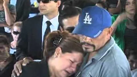 Familiares y amigos despiden a Nelson Rivera
