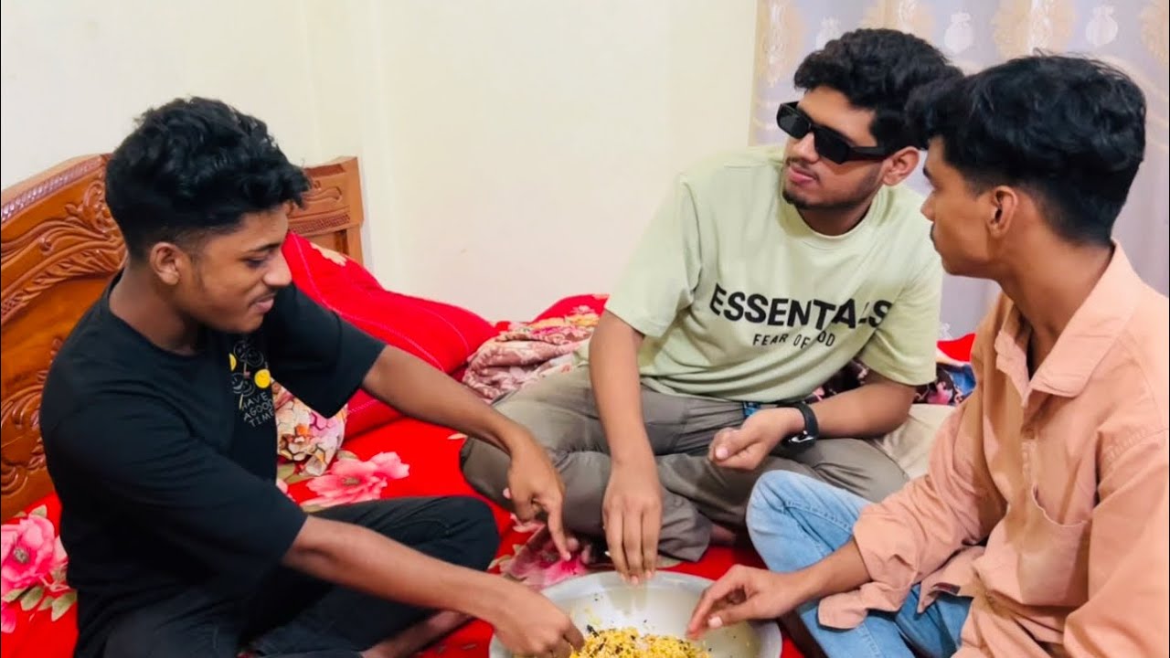 কি? 🙂 || কিভাবে খায়? || Niloy || Fahim || Adnan || Rashed #funny # ...