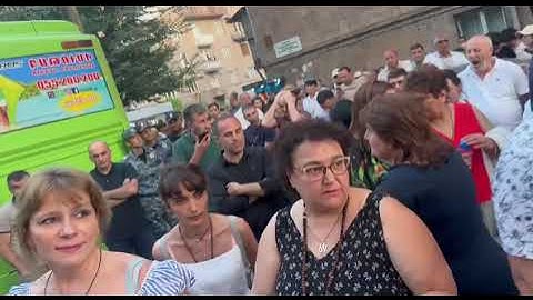 Քաղաքացիների  Սըր-բա-զան վանկարկումները