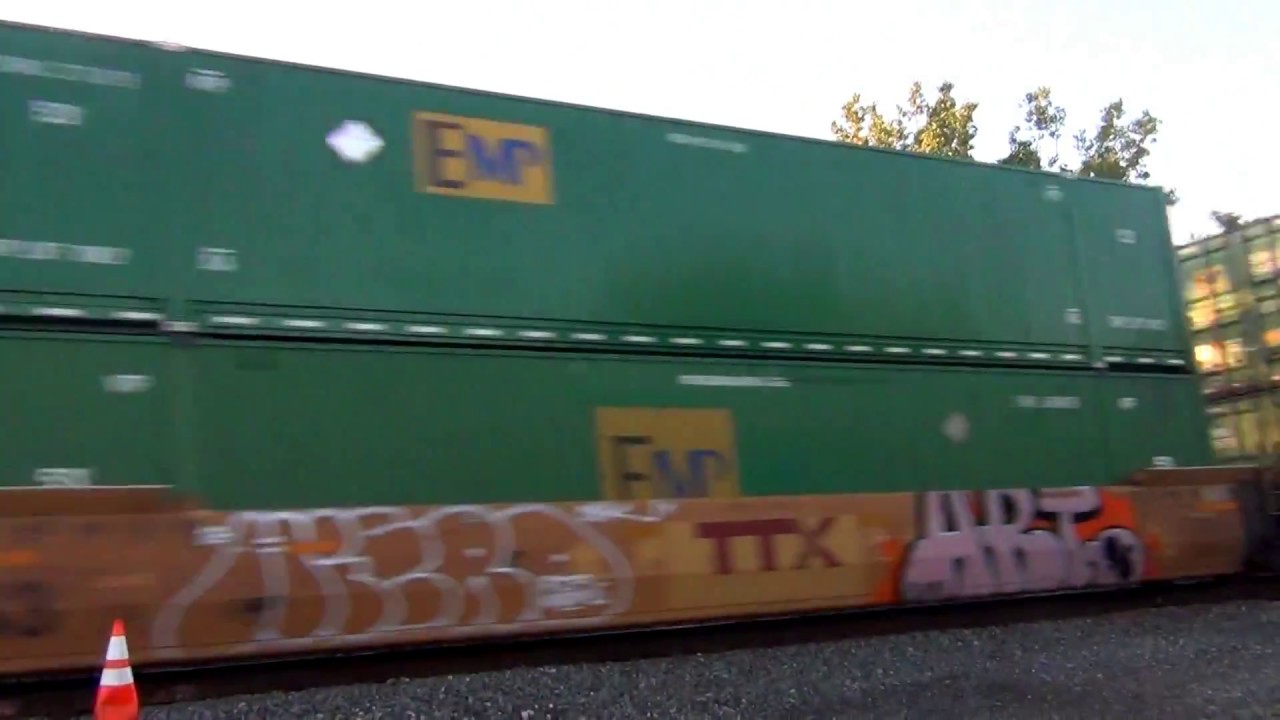 bnsf 5729 Very Fast Train w CP and BNSF Power