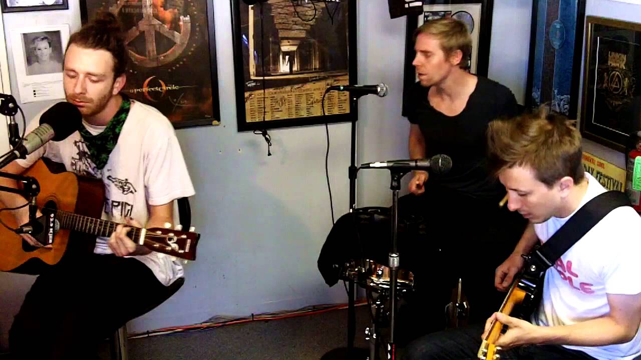 Bear Hands - "Giants" (Live at 92.9 KJEE)