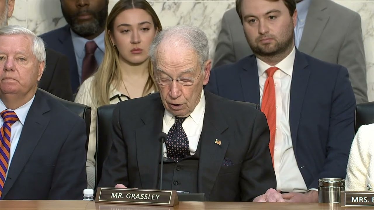 Грасслэй выступил с речью на слушаниях в подкомитете Сената по судебным делам, посвященных арктич...