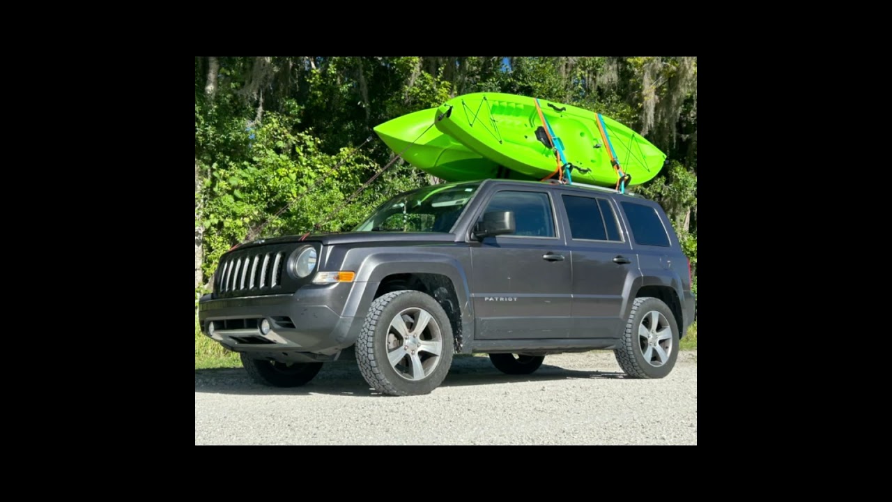 kayak roof rack of car 