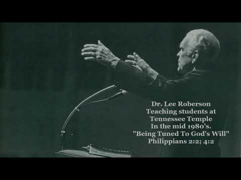 Dr. Lee Roberson teaching students at Tennessee Temple University in 1984