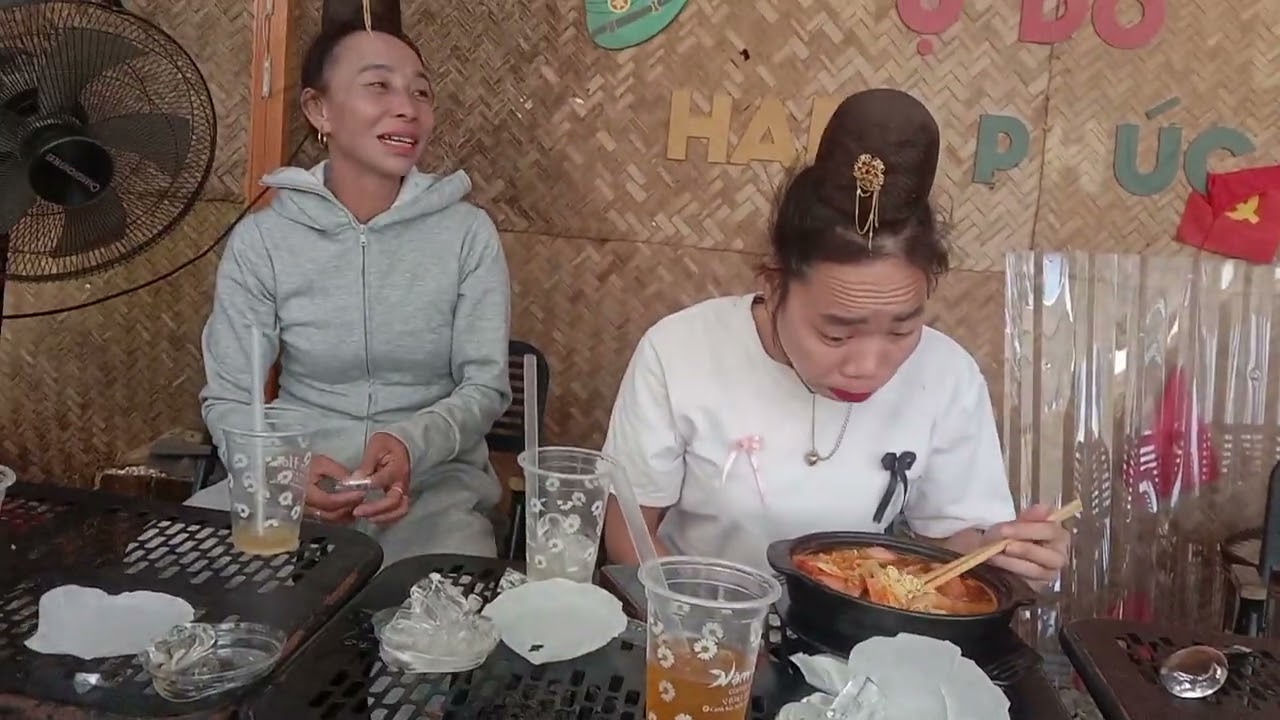 mẹ em hương kể chuyện em hương khóc cả ngày không ăn cơm vì mẹ em hương không cho đi chơi 