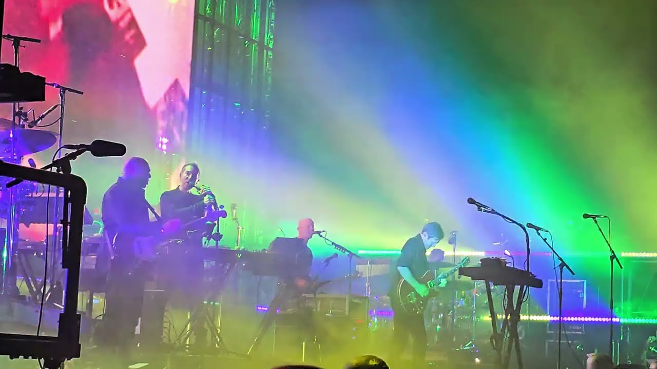 Massive Attack - Rockwrok (Ultravox cover) (2/6) Live Le Zenith