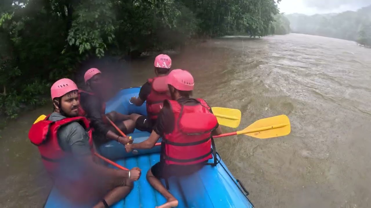Suddenly rain 🌧️ Hold tree 🌴 