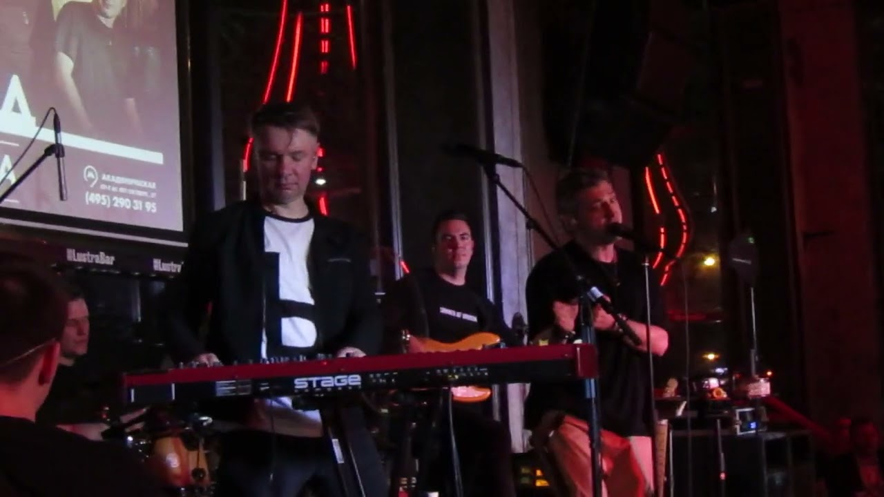 Ундервуд -  следи за её левой  рукой