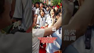 6月18日,沈阳市第43中学天山校区9年37班,所有即将毕业的初三学子致礼谢师恩,一起为即将到来的中考加油!(记者 常晟罡 责编 韩扑)