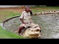 इस खतरनाक खेल को देखने के लिए दुनिया भर से लोग जाते है - Man &amp; Crocodile Play