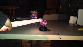 Mini Plasma Ball Magically Powers Lightbulb