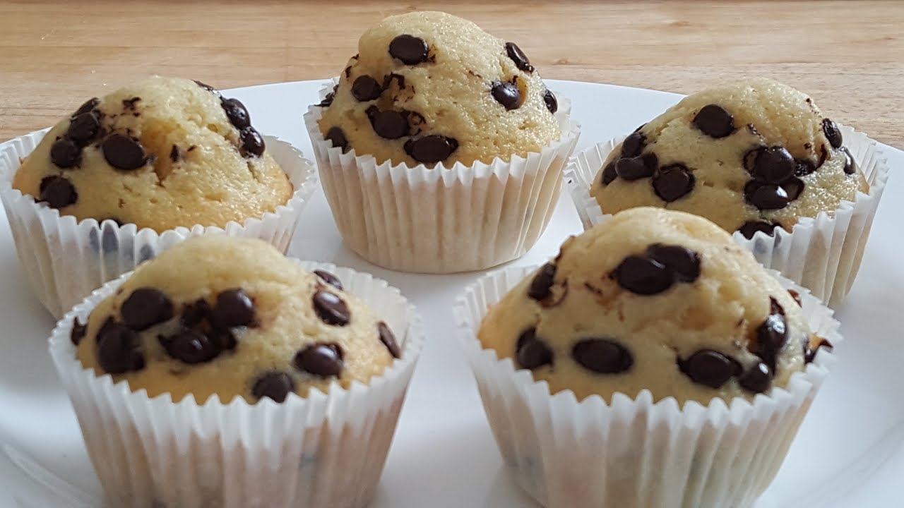 Muffins mit Schokostückchen - Muffin Rezept einfach - YouTube