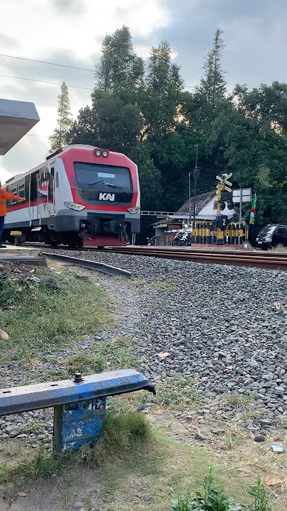 KA BANDARA BAWA BENDERA NIH 🇮🇩 #railfan #railfansindonesia #keretaapi #keretaapiindonesia #shorts
