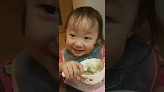 【おもしろい】ご飯をかきこんでむせる２歳児