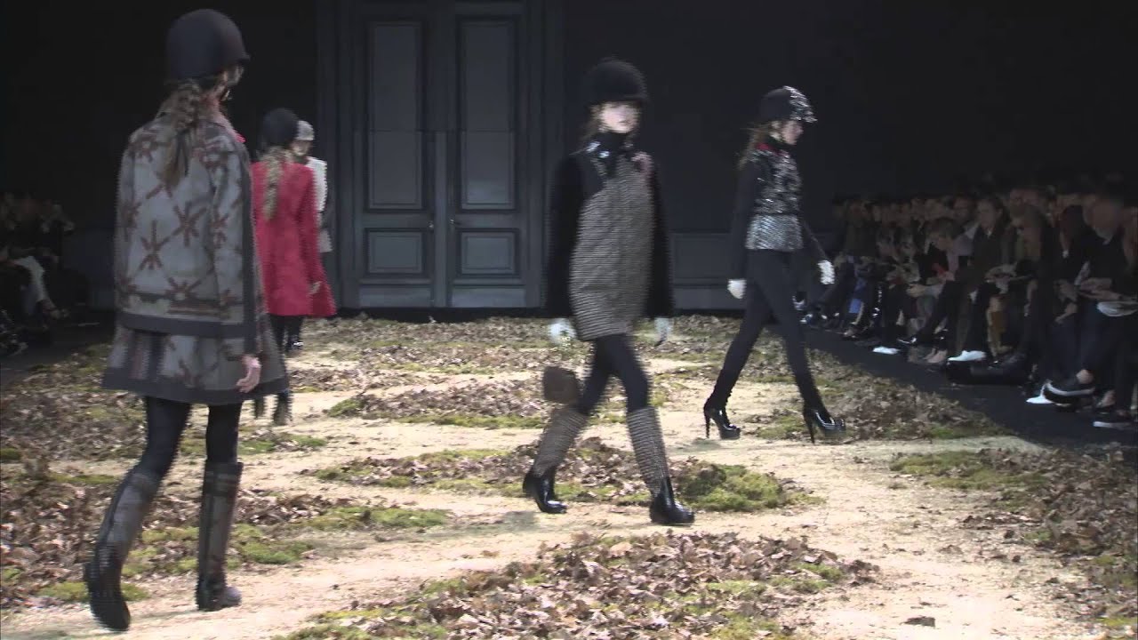 Moncler Gamme Rouge Fall-Winter 2015/16 Show - YouTube