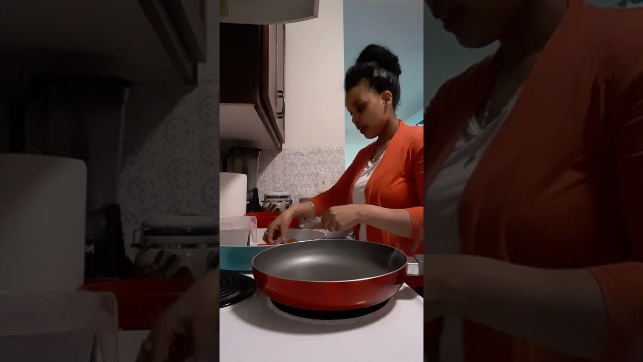 Akkaataa caccabsaa xaafii diimaa irraa hojjatan.How to make chachabsa from red teff.