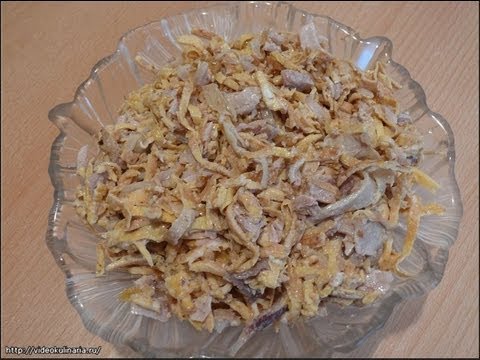 Видео рецепт Салат с блинами и курицей