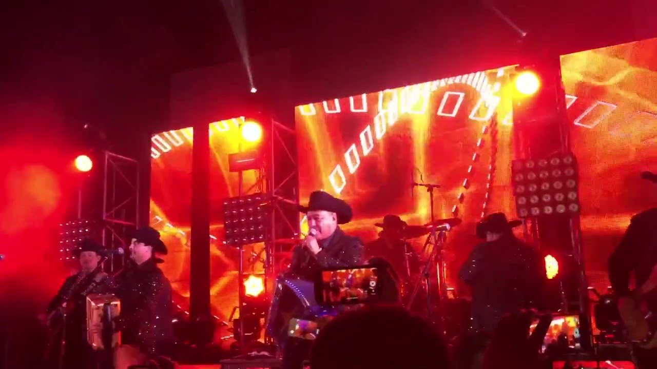 Huracanes del Norte en vivo,Clave 911,La suburban dorada,Nada contigo,rancheras,Corridos pa' pistear