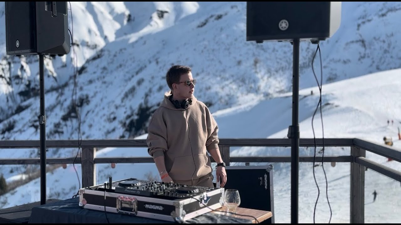 Tonton Delta Vaults live @Valmorel, France - Melodic Techno & Progressive House Mix di YouTube Tonton Delta Vaults live @Valmorel, France - Melodic Techno & Progressive House Mix di YouTube