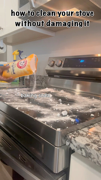 Wavey’s showing y’all the safe way to clean a stained stove 🔥🧽 No scratches, no damage just shine✨