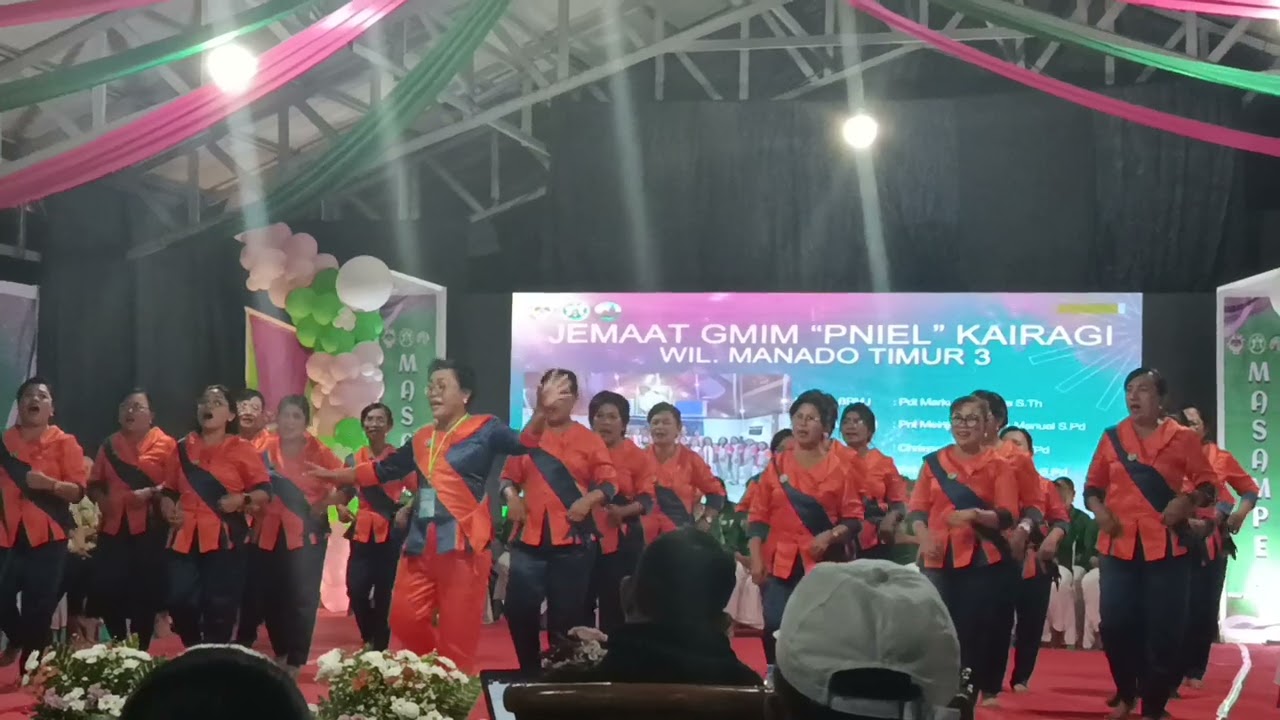 Putri PNIEL Kairagi Lomba Masamper HUT WKI ke 88 di Tomohon 