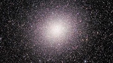 Hubble Space Telescope Video Zooms in on Star Cluster Omega Centauri