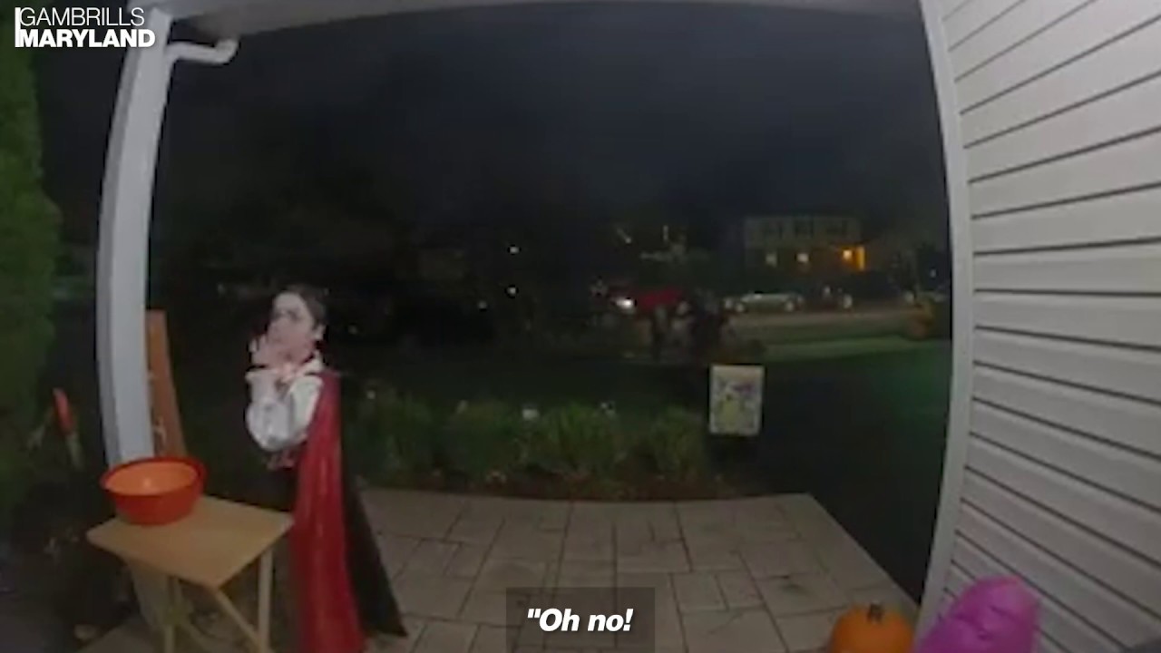 Trick-or-treater notices house is out of candy and leaves some of his own instead