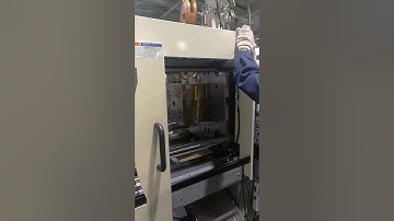 Nissei Injection Molding Machine Mold Changing with Quick Mold Change System by HVR MAG