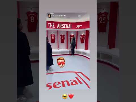 Jorginho's mother cries seeing her sons shirt in the Arsenal dressing room 🥹