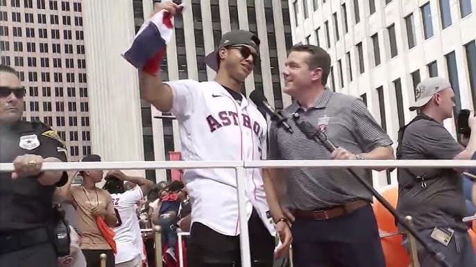 Senator Ted Cruz, Lieutenant Governor Ken Paxton ride in Astros World  Series parade