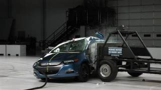 2010 Honda Insight side IIHS crash test