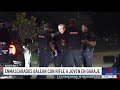 Enmasacarados balean con rifle a joven en garaje
