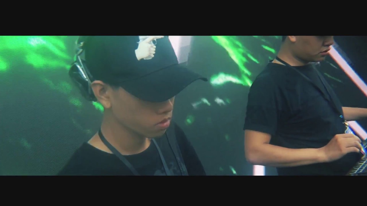 Hoaprox at The Chainsmokers Concert 2017