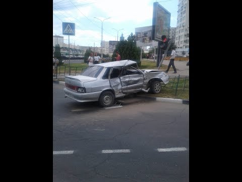 В Новороссийске маршрутка столкнулась с легковушкой