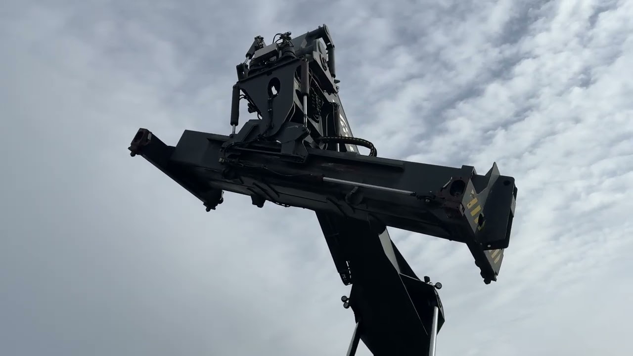 D4023 Linde C4234TL Reachstacker with tiltable Spreader from 2005