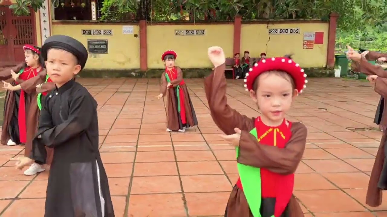 Nhảy bắc bing các em bé 5-6tuổi